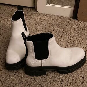 UGG White Leather Chelsea Lug Ankle Boots with Black Panels